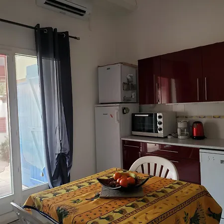 Holiday home Confortable Maison Dans Avec Piscine, 100 M De La